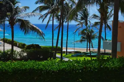 Image de Villa privée en bord de mer récemment rénovée