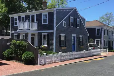 Image de Parfait Cape Cod-Style House In Premier West End Localisation