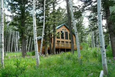 Image de Chalet isolé dans les bois près du lac Henry's Près du parc Yellowstone!
