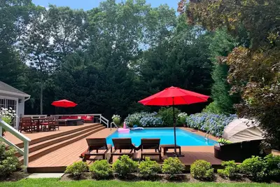 Image de Maison lumineuse familiale avec piscine, Ă 1 mile de la baie et de la plage de Maidstone