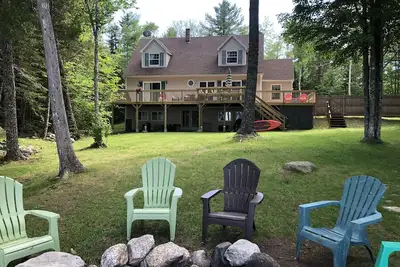 Image de Évadez-vous dans cette maison de 7 chambres au bord de l’eau située au bord du lac Maine. Conviviale Et Familiale!