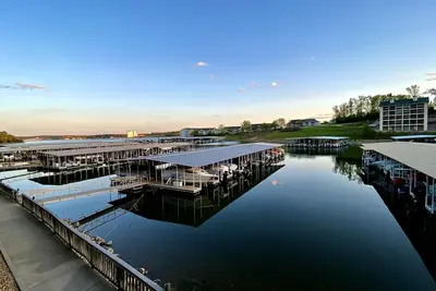 Image de 3 chambres / 2 salles de bain au dernier étage / meilleures vues sur le lac! Aucun Frais De Nettoyage