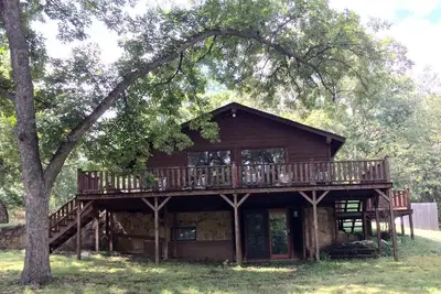 Image de Canyon Hill Cabin- situé dans les collines de Dougherty entre Sulphur et Davis, Ok.
