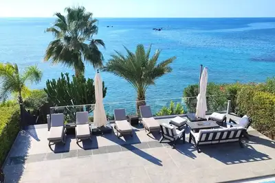 Sunrise Villa First line Coral Bay