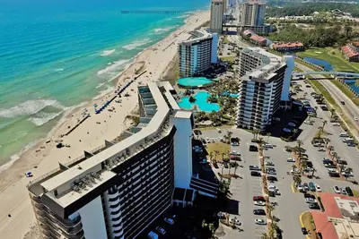 Image de Beau Condo Avant Golfe Au Edgewater Beach Resort Millions De Dollars