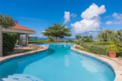 Image de Villa de 5 chambres sur la plage - un récif de corail pour une plongée en apnée incroyable