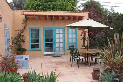 Guest House avec jacuzzi bain à remous, patio espagnol et fontaine