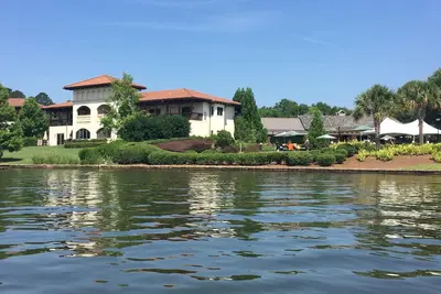 Image de Superbe villa de vacances au bord du lac à Cuscowilla!