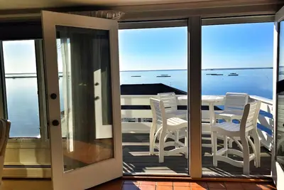 Image de Spacieux, front de mer de luxe, des tarifs avantageux - une vue imprenable, accès à la plage.