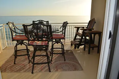 Image de 7e étage, en bord de plage, Unité d'extrémité, de superbes vues, Beachchairs gratuites