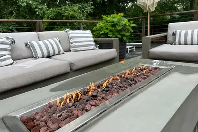 Image de Charming Hamptons Cottage W Pool Near Beach & Village