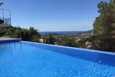 Image de Casa Roca Grossa Blanca, piscine privée, vue sur la mer, Lloret 15 min à pied!
