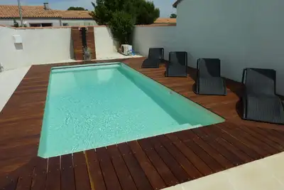 Image de Maison très grand confort climatisée, close de murs, piscine privée chauffée