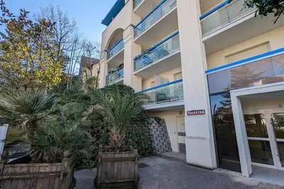 Image de \"Arcachon Centre - Agréable T2 avec Balcon, Parking Sécurisé et Équipement Bébé\"