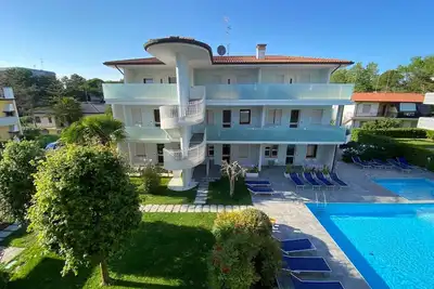 Image de Appartement de vacances avec piscine commune et climatisation