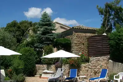 Image de Villa de charme avec piscine dans village