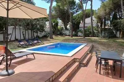 Image de House with swimming pool, large garden and air conditioning 500 m from the beach