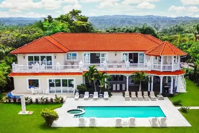 Image de Sosua Bachelor Party Ocean Front Mega Mansion Prix Match