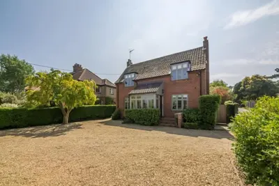 Image de AAn impressionnante propriété individuelle de quatre chambres à coucher à proximité de Wells