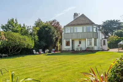 Image de Une fabuleuse maison de vacances en bord de mer Ă Old Hunstanton avec un grand jardin