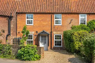 Image de Un chalet magnifiquement présenté situé dans une position tranquille à Docking.