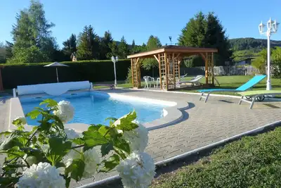 Image de \"La Campagnarde \" maison de vacances pour 4 personnes piscine Ă partager
