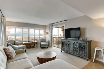 Image de Belle vue sur l'océan de cette Amelia Surf and Racquet double Balcon 2e étage Condo