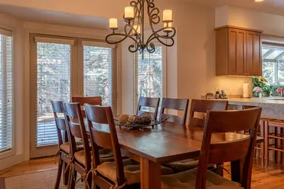 Image de Maison privée avec chambre pour toute la famille et accès au bain à remous Elkhorn