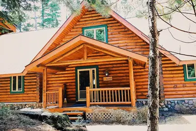 Image de Luxueux et isolé Tall Pines Lodge sur Little St. Germain Lk, 13 personnes