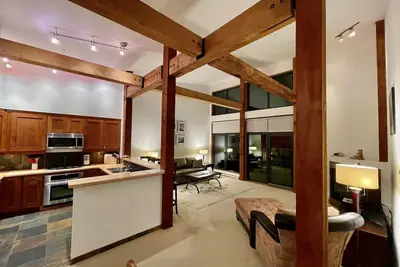 Image de Design haut de gamme de la côte ouest avec vue imprenable sur l'océan Pacifique! 6 personnes