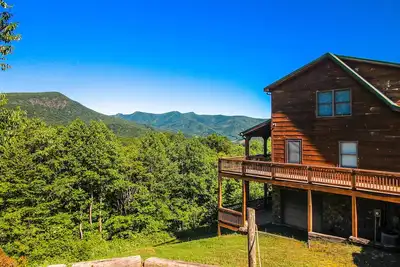 Image de Repos Assured-3 Niveaux Log Home W \/ Vues Mtn, Table De Piscine, WiFi & Hot Tub!