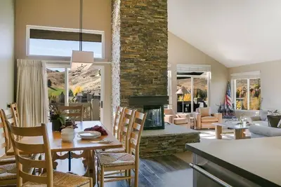 Image de Récemment rénové Belle maison de ville située sur le parcours de golf Elkhorn!