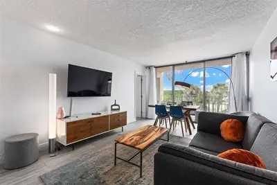 Image de 310 Oceanfront Condo / Restaurant sur place / Wifi / 6 personnes