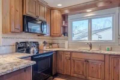 Image de Trois chambres améliorées avec de superbes vues et des équipements Elkhorn Resort