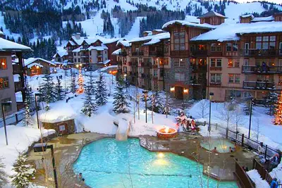 Image de Suite Wanderlust - Él��gamment condo ski in \/ out avec cuisine gastronomique garnie