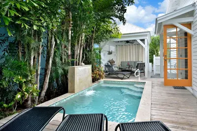 Image de ~ Cottage Chick-A-Pea ~ Maison à couper le souffle avec piscine et parking, 1 bloc à Duval