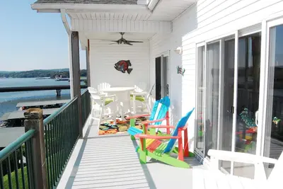 Image de À partir de 150 $ / nuit! ! 4 chambres / 3 salles de bain pour 10 personnes au bord du lac