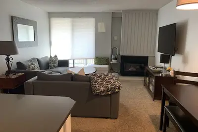 Image de Wonderful Trails End 2br / 2ba, Ski in and Ski Out, en ville, piscine, bains à remous