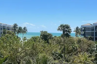 Image de Meyers Island Oasis on Atlantic B316: 2 Br, 2 Ba Condominium Ă Key West, pour 6 personnes