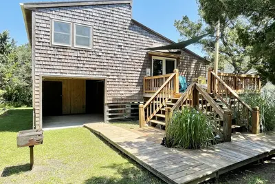 Image de McNeal Cottage: maison confortable, grande cour arrière privée.