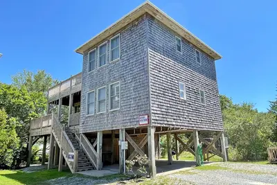 Image de Dehors là -bas: 3 Br, 2 Ba, situé sur une voie tranquille.