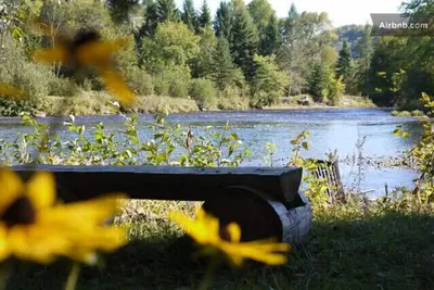 Image de Privé et confortable Chalet Bord de l'eau avec Wifi gratuit. Chien Chat permis