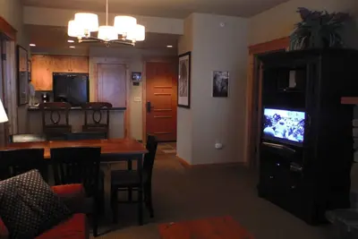 Image de Condo de luxe 2 chambres à coucher et 2 salles de bain Morning Eagle - Ski In / Ski Out