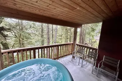 Image de Une Cabine Ucluelet Avec Bain à Remous Priv��! 6 Personnes