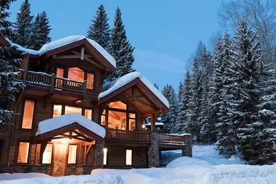 Image de Moose Jaw 15 est un magnifique lotissement urbain de 4 chambres, 4 salles de bain et demi.