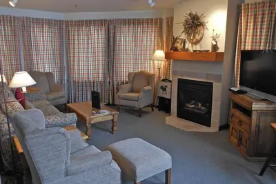 Image de Condo de luxe avec 2 chambres et 2 salles de bain.