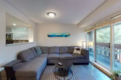 Image de Stoney Creek Sunpath 47 - Rénové 3 chambres à coucher, un bain à remous privé et accès à la piscine