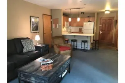 Image de Condo de luxe de 2 chambres à coucher et 2 salles de bain.