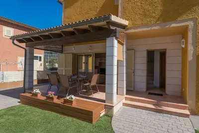 Image de Pereta - Chalet with private garden 130 m form the beach in AlcĂşdia. Free WiFi