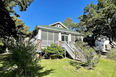 Image de Mattie Midgette Cottage: un avant-goût du vieil Ocracoke, des commodités modernes